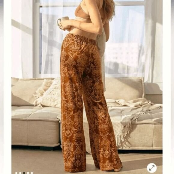 Beyond Yoga Deep Gold Bronze Baroque Velvet Wide Leg Lounge Pants L NWT - Picture 6 of 8